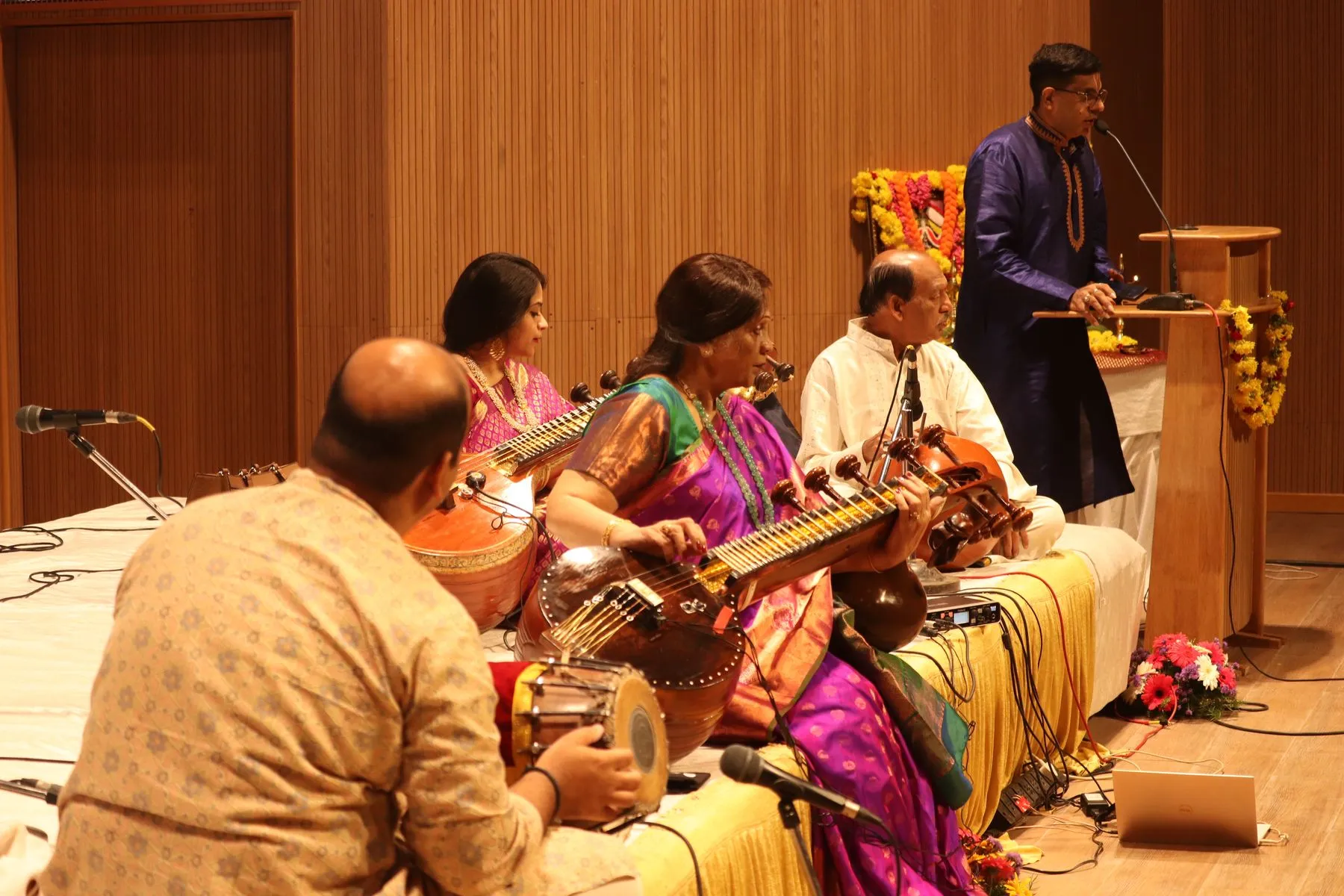 Concert, wide