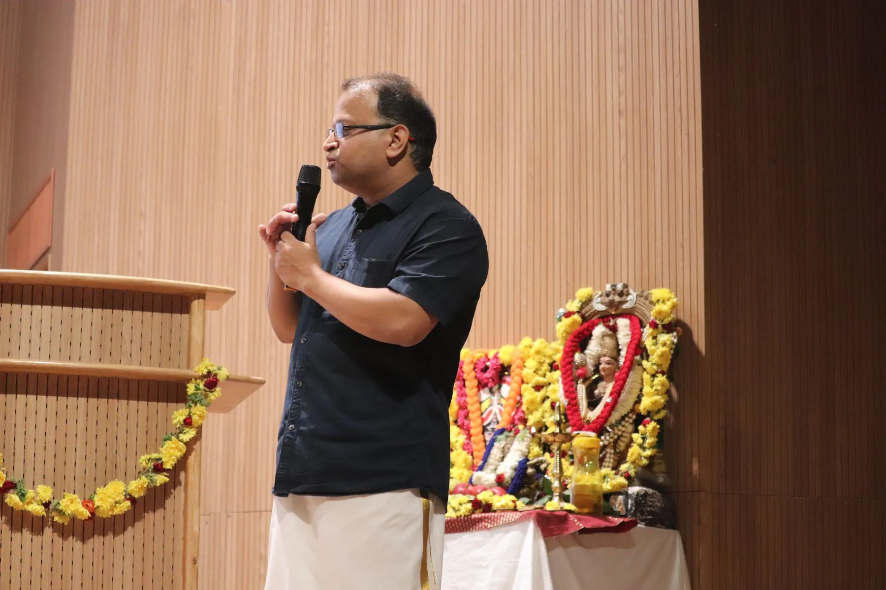 Speaker with mic