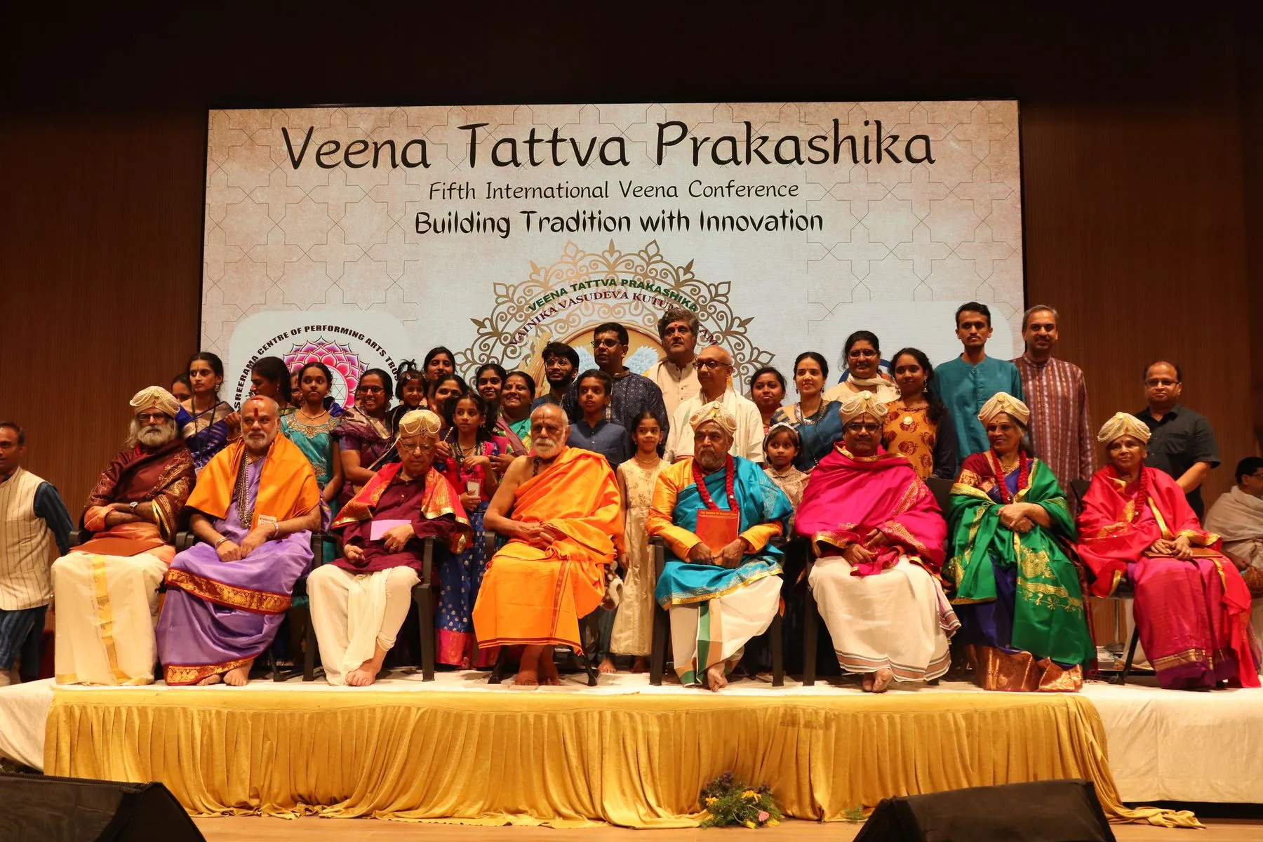 Group photo, wide